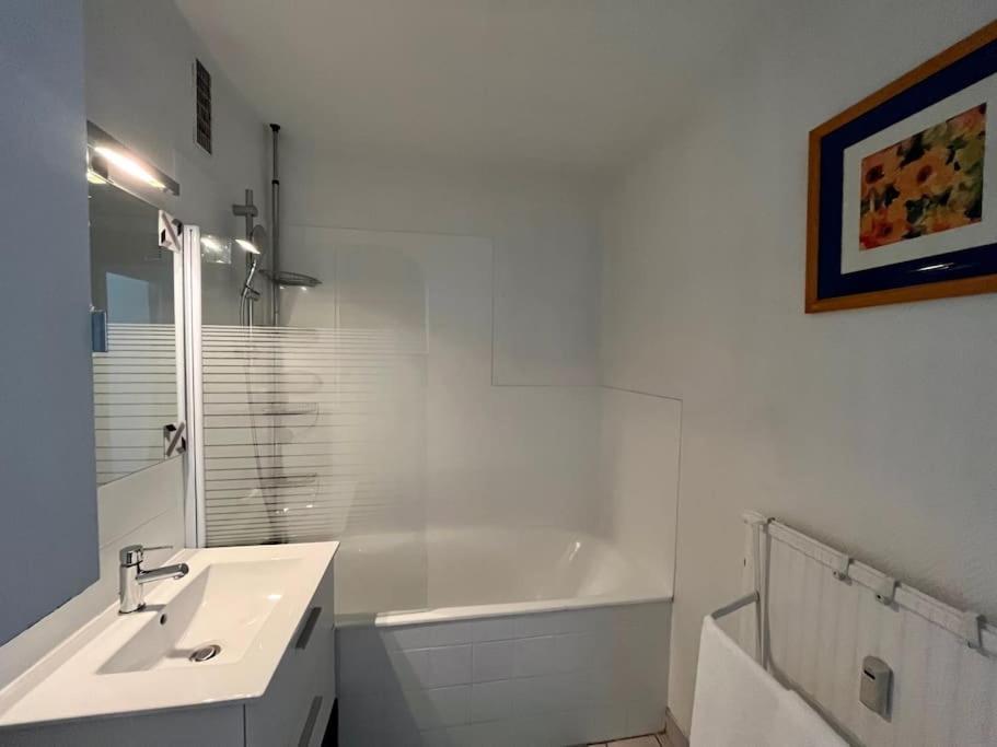 Lumineux F2 / Pkg Gratuit / Proche A31 Appartement